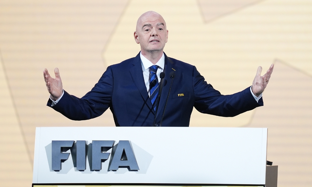 它通常由在 它通常由在